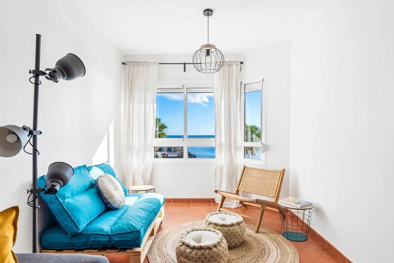 Artistic Beachfront Apartment With Ocean Views Radazul Spanyolország